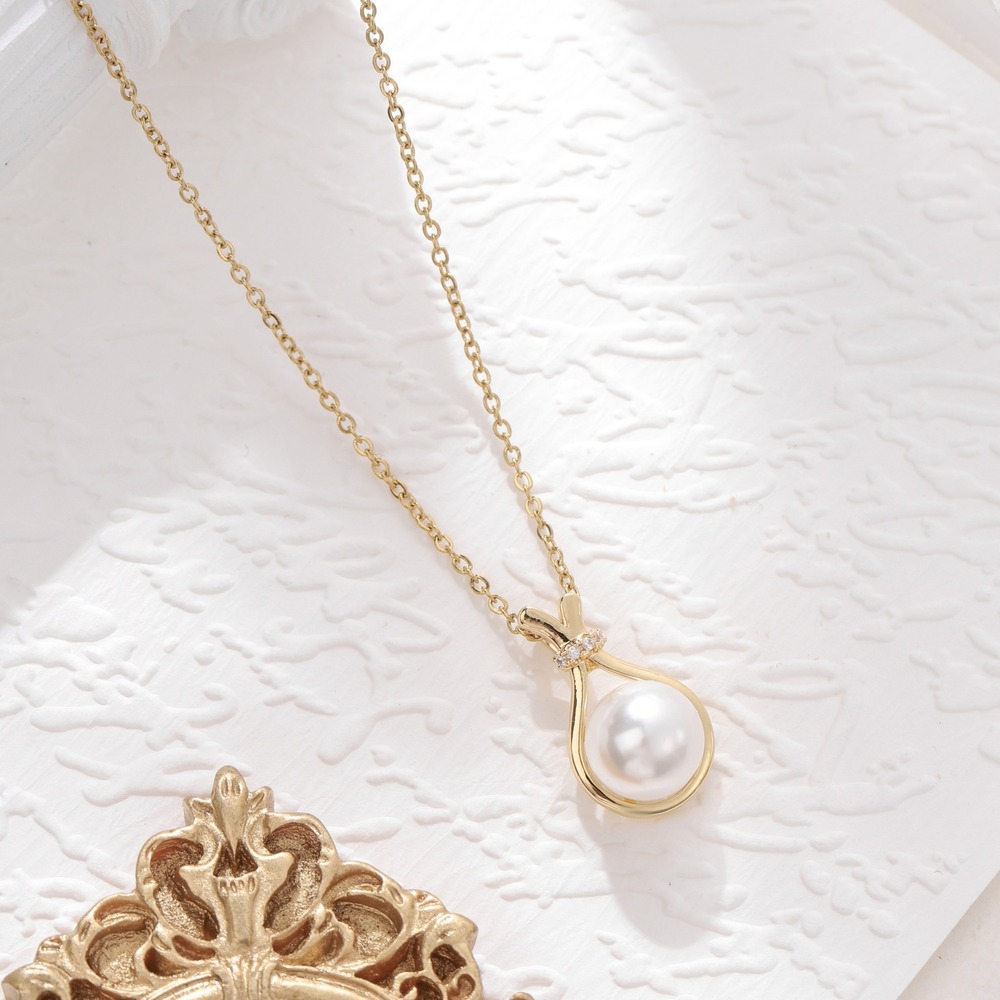 Pearl Pendant Necklace Womens OS Gold 18k Plated Crystal Teardrop